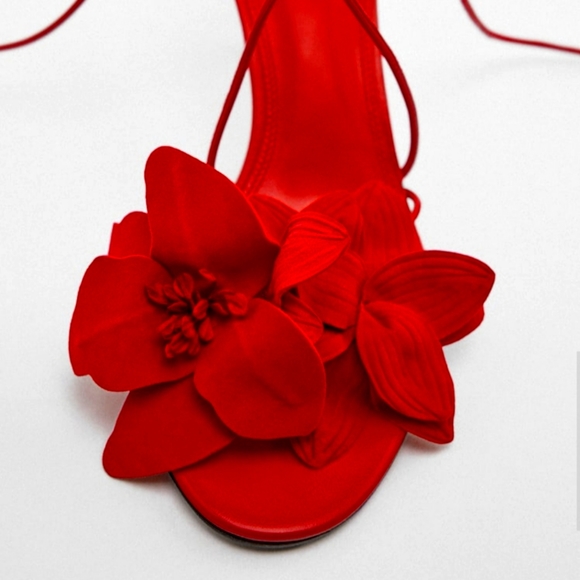 ❌️SOLD❌️ LACE UP TIED FLORAL MID-HEIGHT HEEL LEATHER SANDALS SIZE 7.5 - Picture 2 of 5